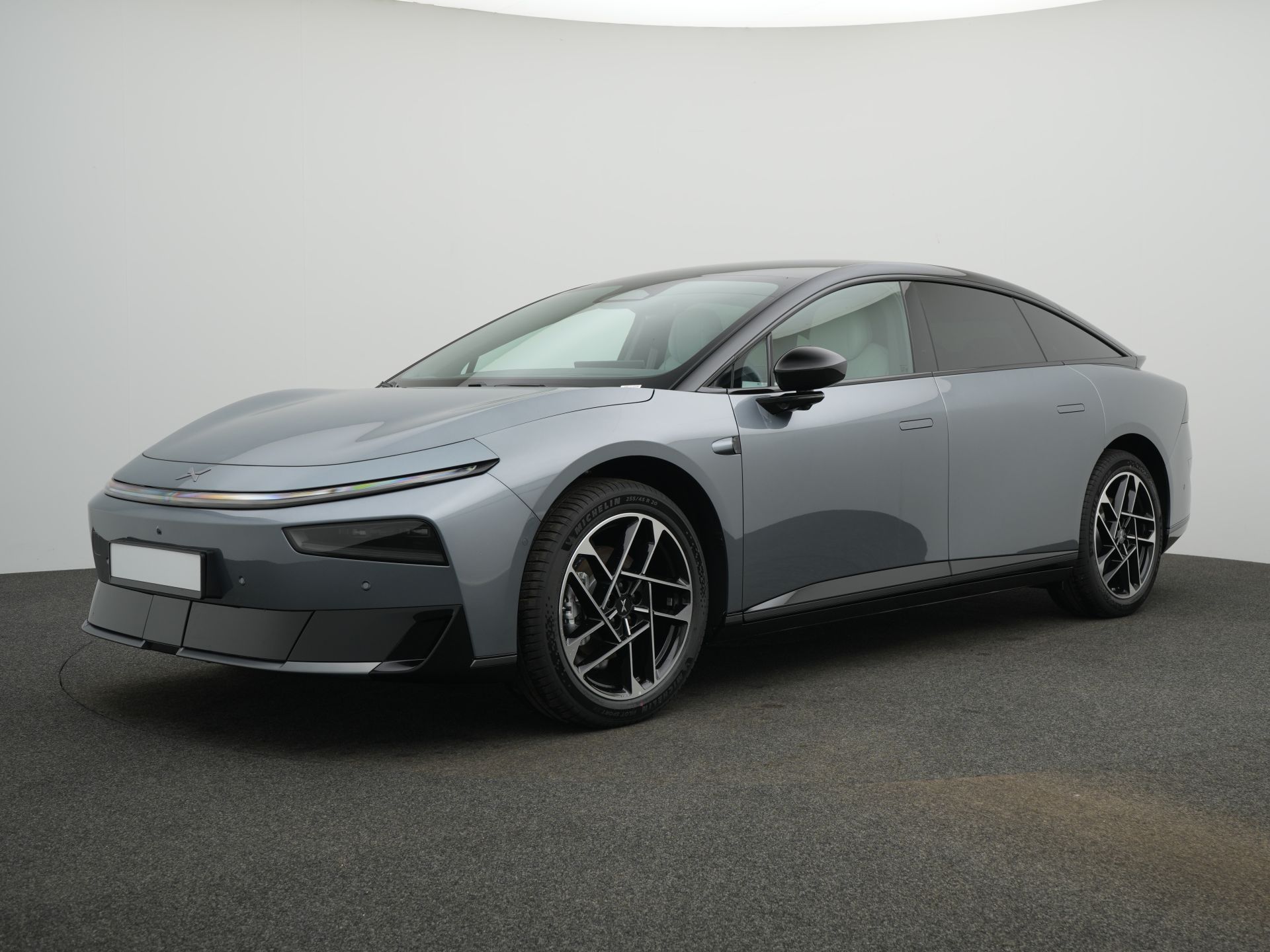 XPeng P7 + Long Range+graphite gray+darkgray Nappa