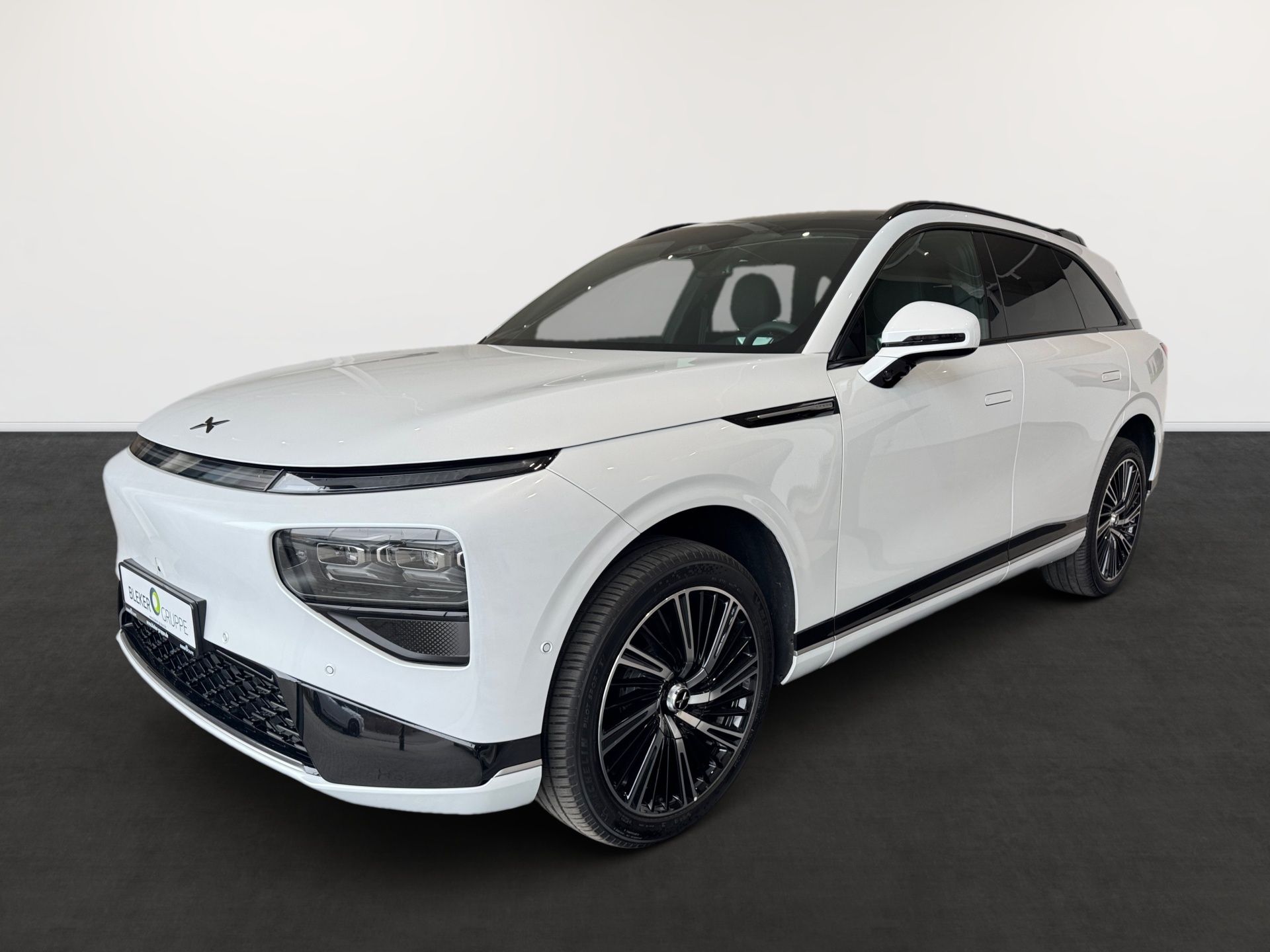XPeng G9 MY24 Performance+ArticWhite+Schwarzes Leder