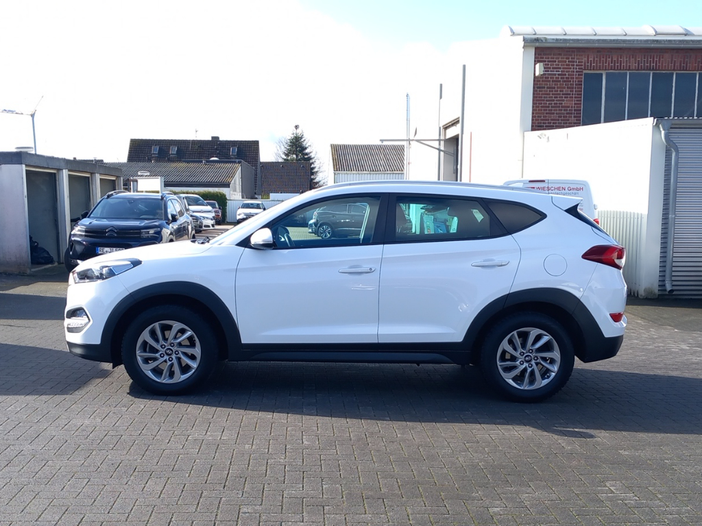 Hyundai Tucson 1.7 CRDi DPF Intro Edition blue 2WD
