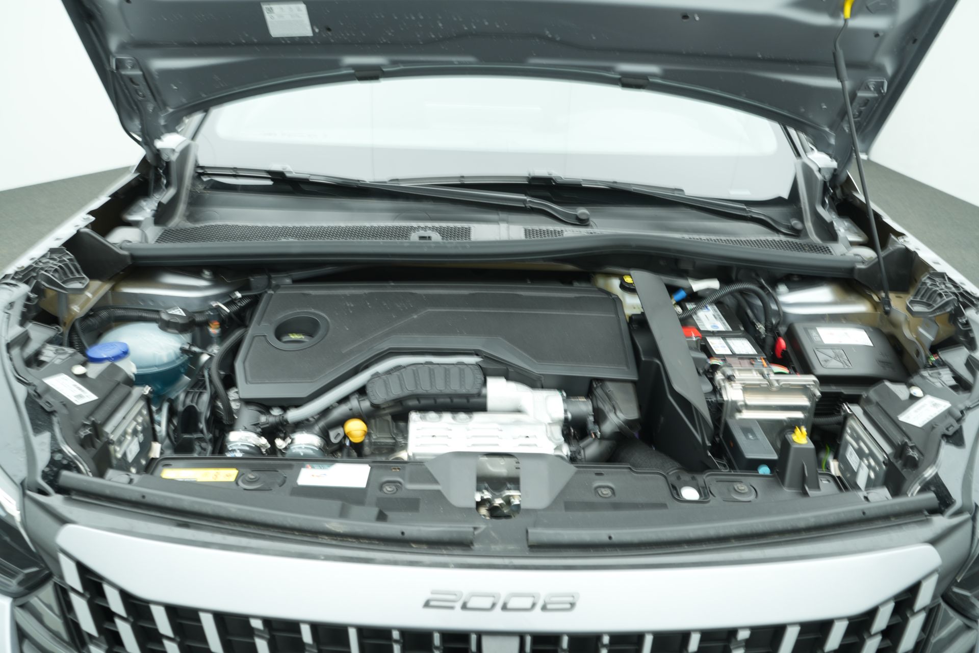 Peugeot 2008 GT HYBRID 145 e-DSC6