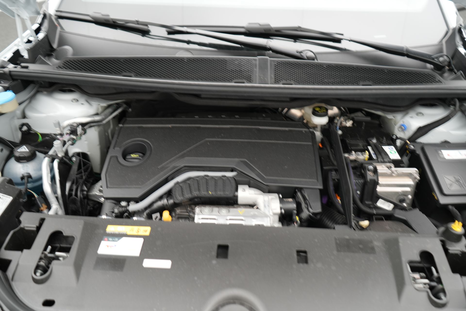 Peugeot 5008 Allure HYBRID 145 e-DSC6