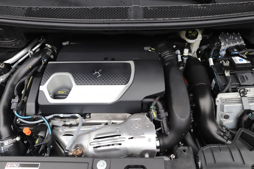 DS Automobiles DS 7 Crossback E-Tense 225 Performance Line