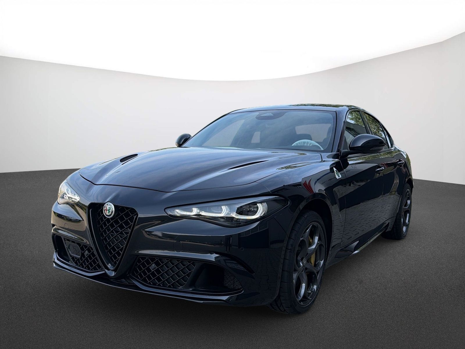 Alfa Romeo Giulia Quadrifoglio Oro Sondermodell Akrapovic