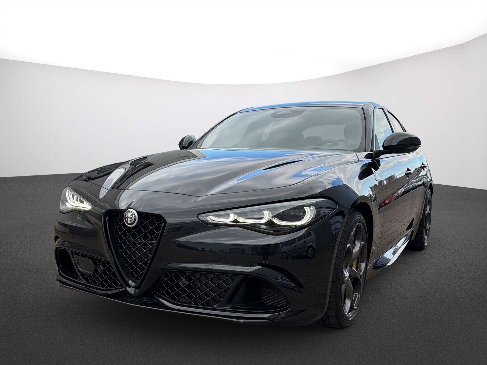 Alfa Romeo Giulia Quadrifoglio Oro Sondermodell Akrapovic