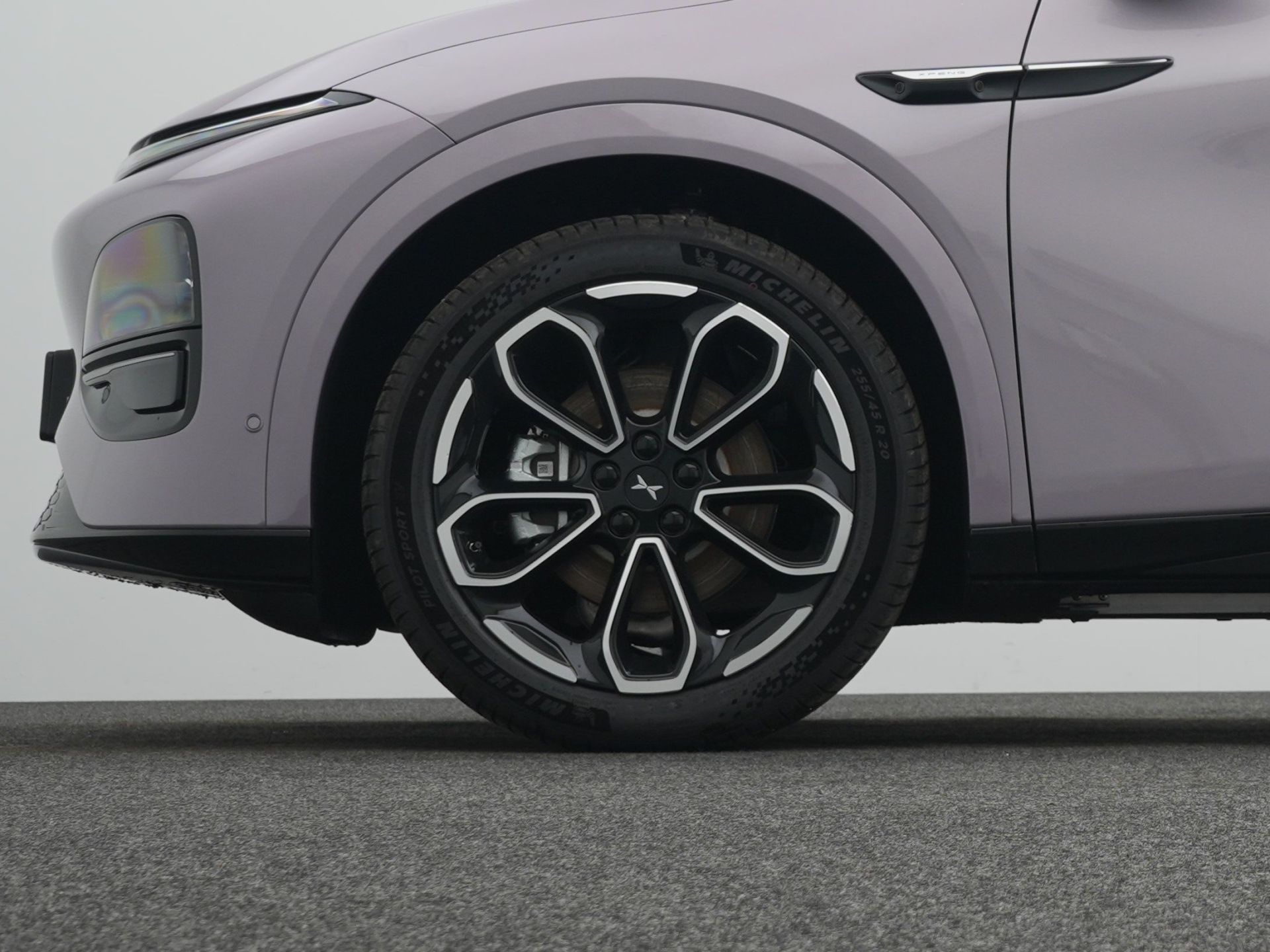 XPeng G6 MY25 Performance+StellarPurple+Dunkelgrau Nappaleder+AHK