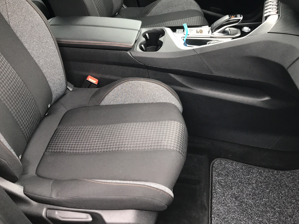 Peugeot 3008 BlueHDi 130 Active Business EAT8