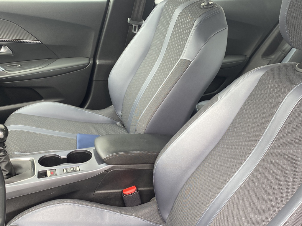Peugeot 2008 Pure Tech 130 Allure