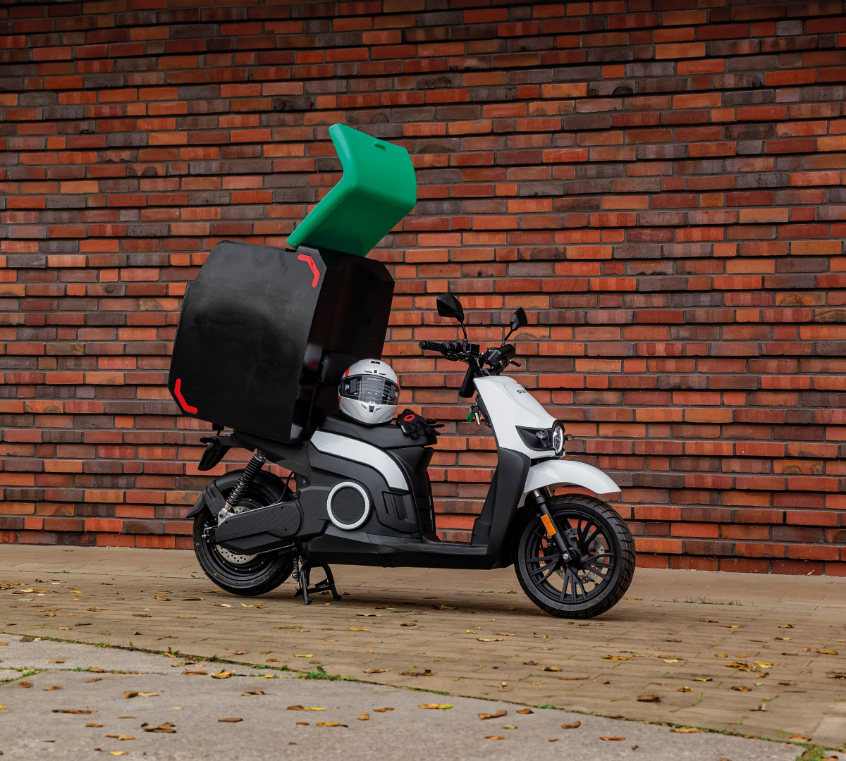 Abbildung Silence S02 LS6 Delivery mit Transportbox (350 Liter)