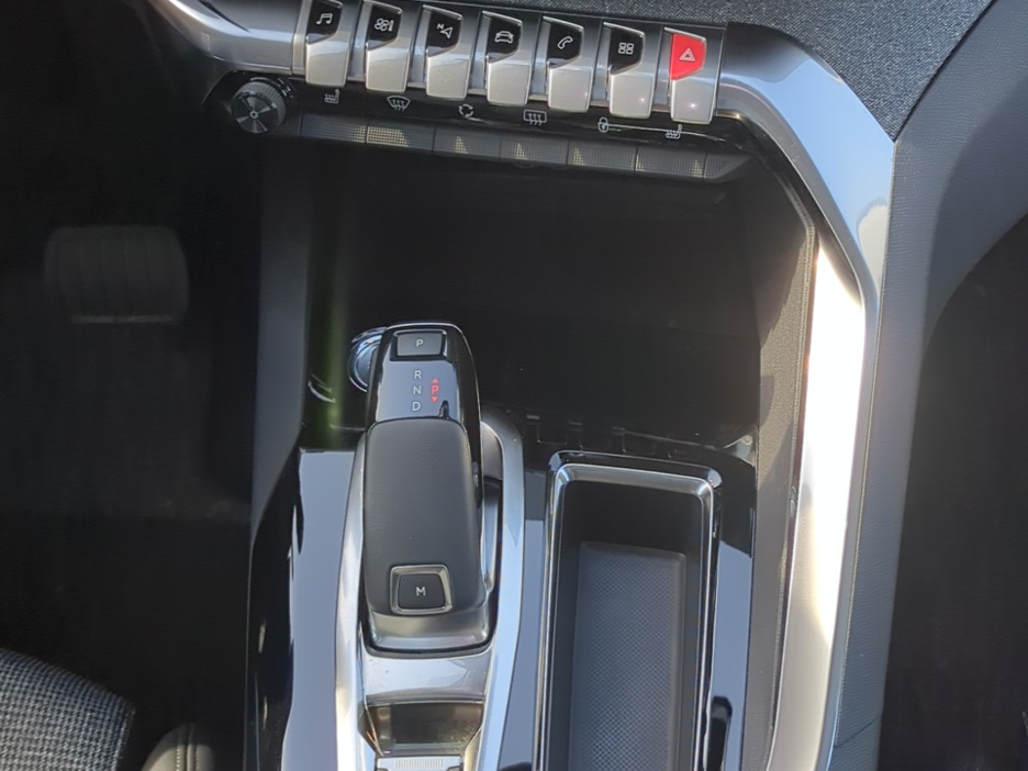 Peugeot 3008 Pure Tech 130 Allure Business EAT8