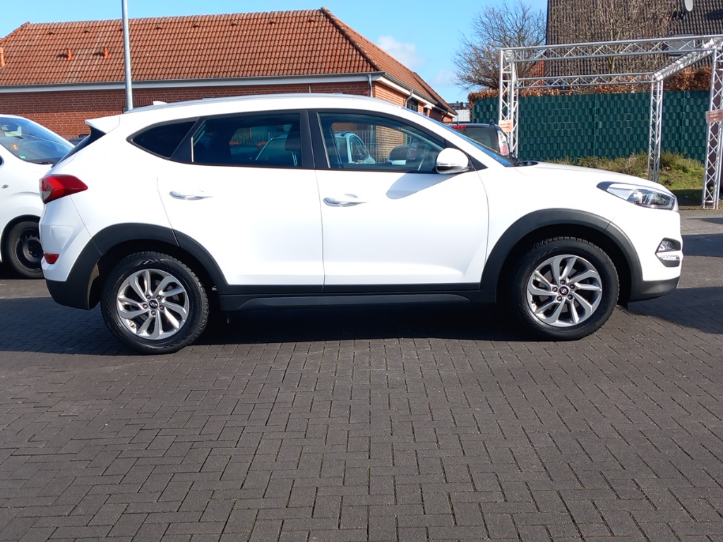 Hyundai Tucson 1.7 CRDi DPF Intro Edition blue 2WD