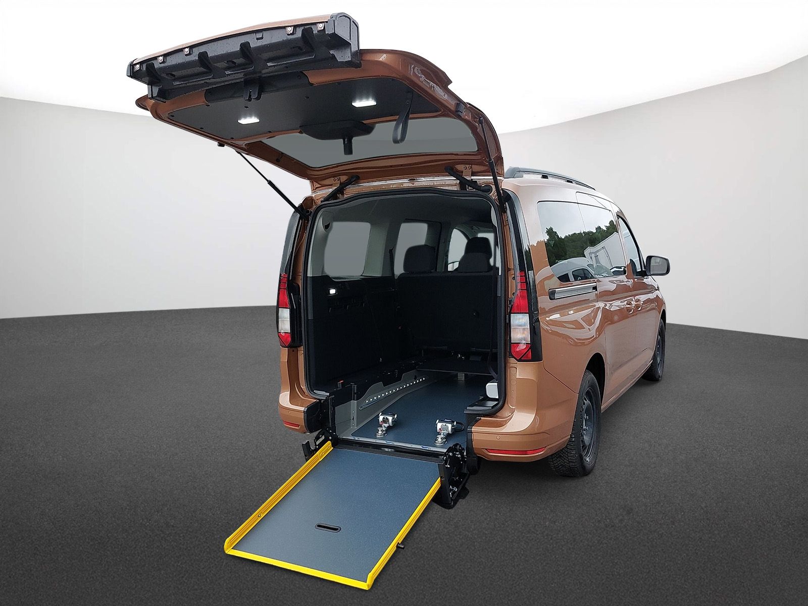 Volkswagen Caddy Maxi 1.5 TSI DSG Rollstuhlumbau