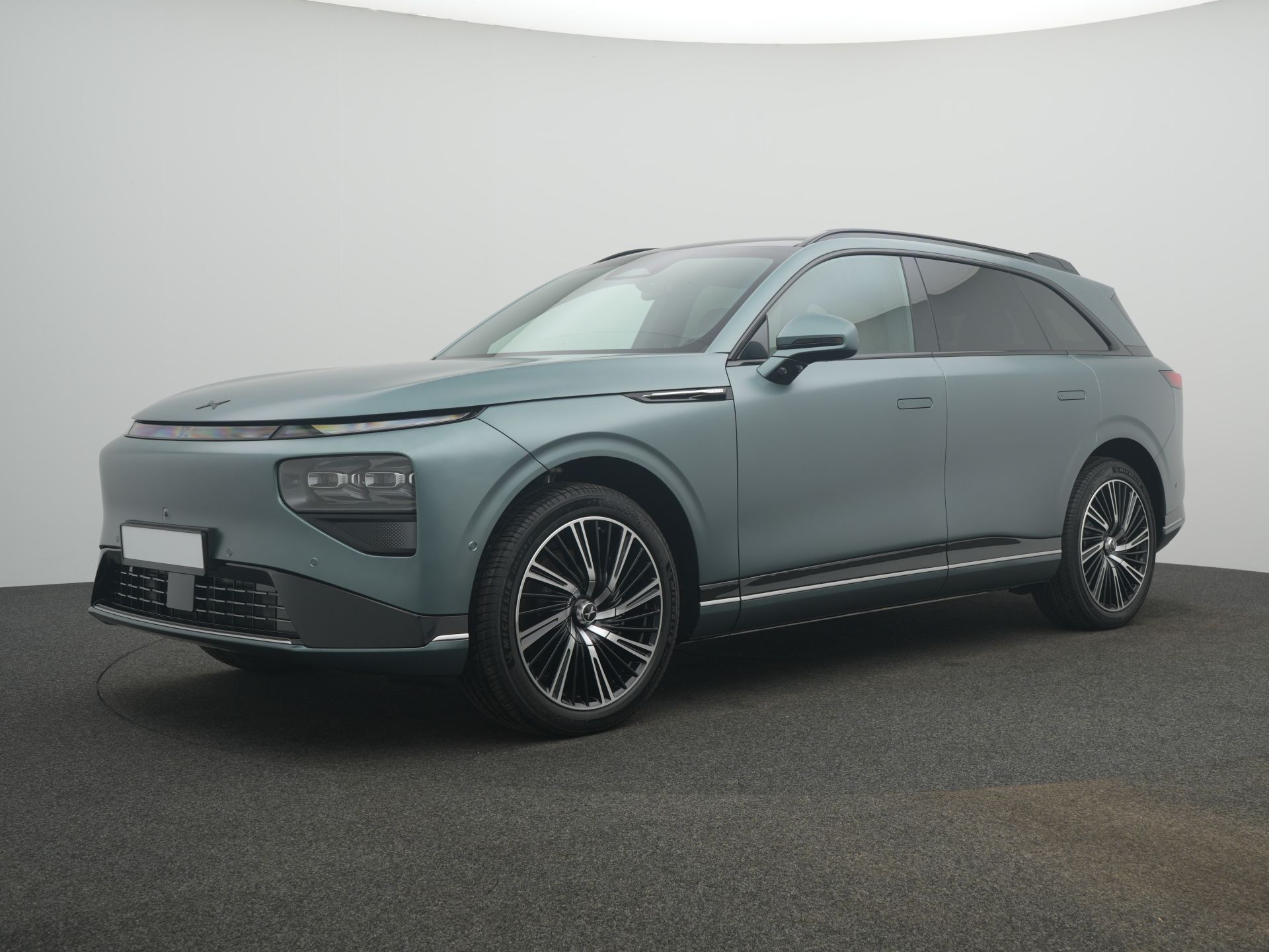XPeng G9 Performance+KaitokeGreen+MoccaNappaleder+Premium+21 Zoll