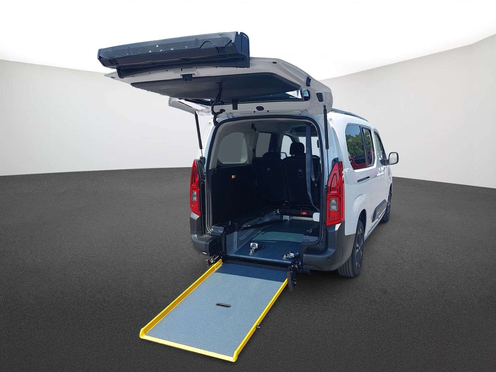 Citroën Berlingo *Rollstuhlumbau* Berlingo 1.5 BlueHDi 130 FAP Max XL Automatik