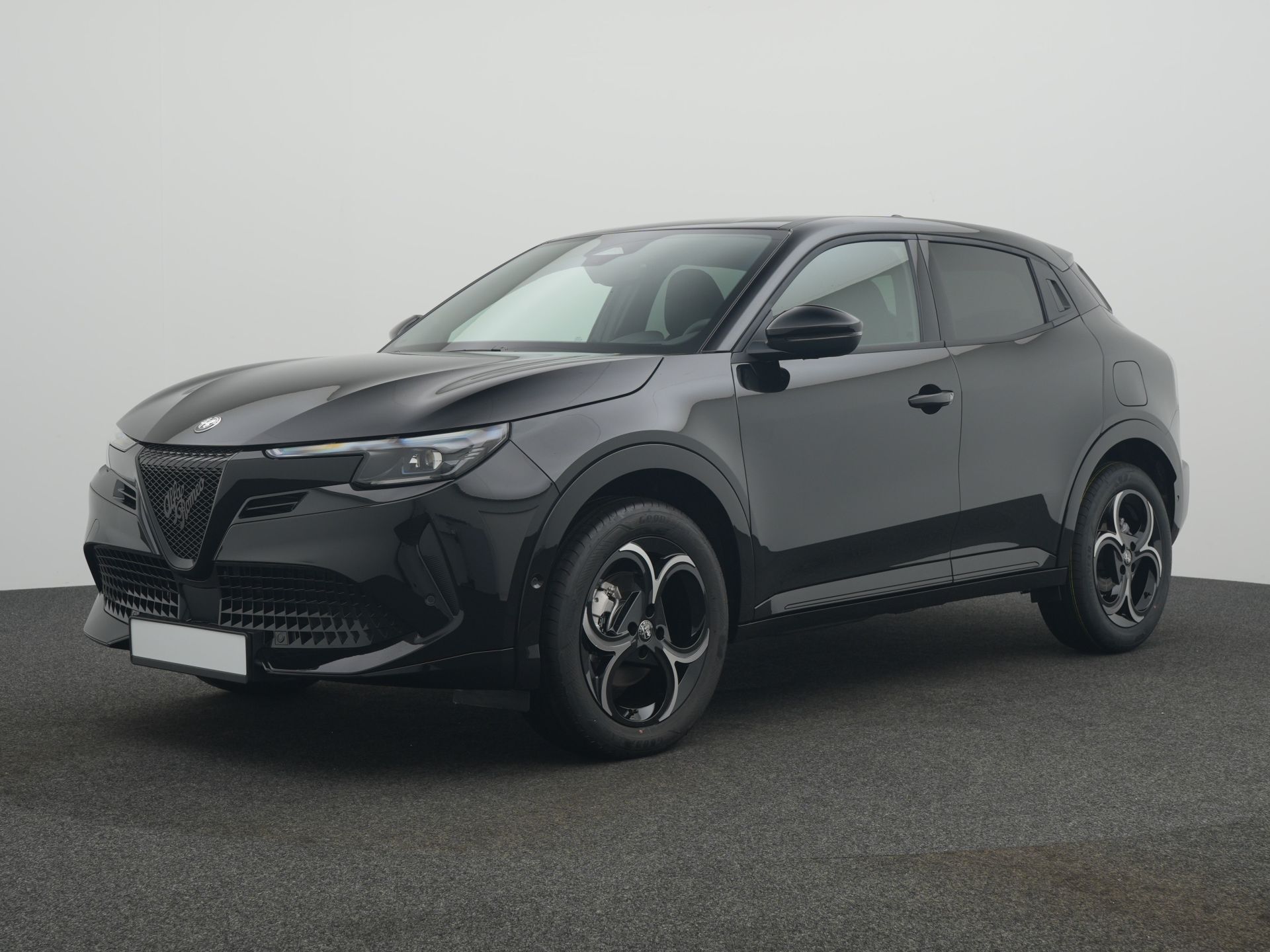 Alfa Romeo Junior Ibrida 1.2 Ti + Technologie-Paket und 18 Felge
