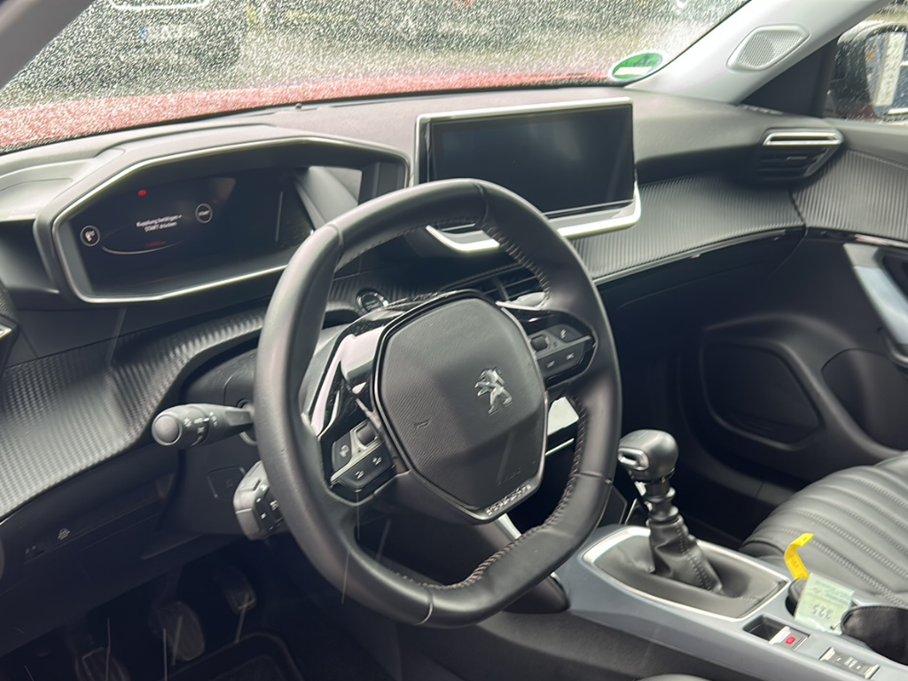 Peugeot 2008 Pure Tech 130 Allure
