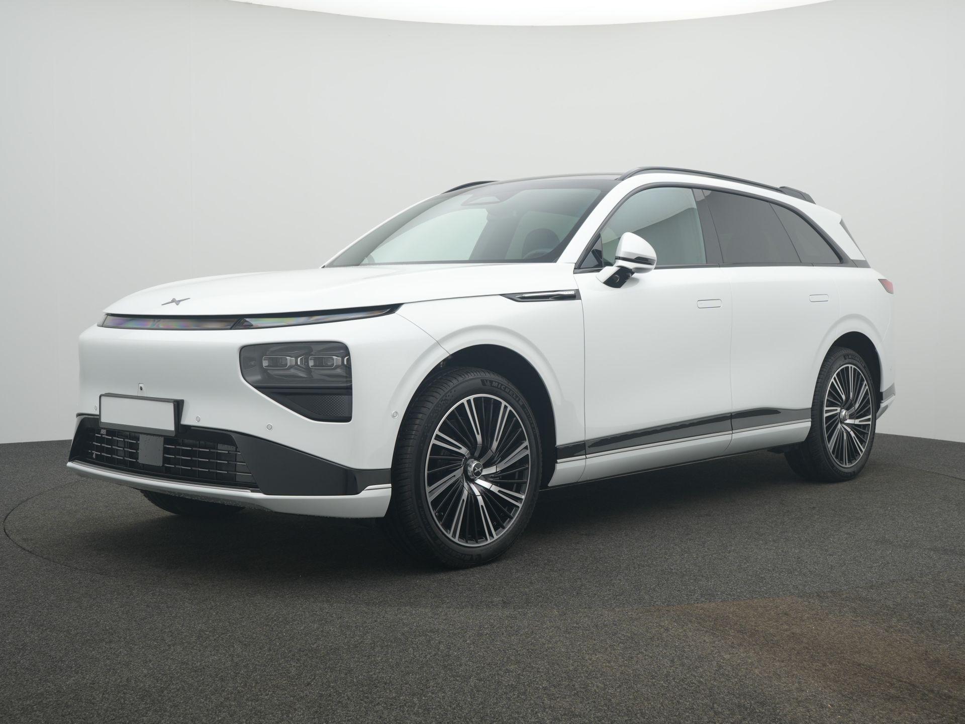XPeng G9 MY25 Long R.+Arctic W/Schw Nap.+21"+Prem+AHK