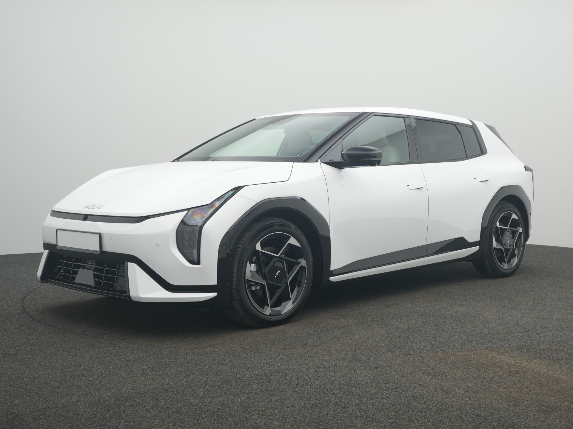 Kia EV4 81 FWD GTL DWP COM CON