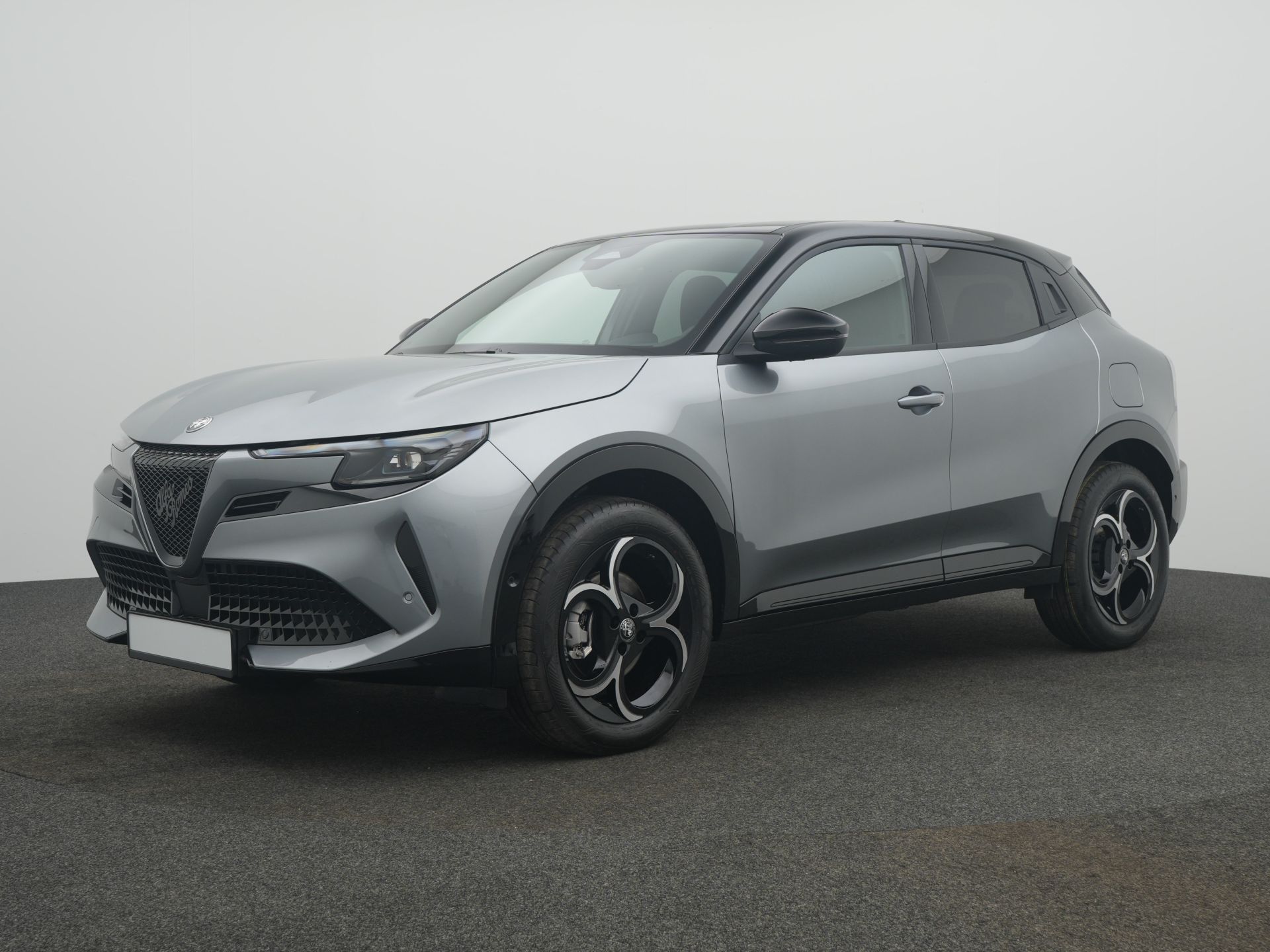 Alfa Romeo Junior Ibrida 1.2 Ti + Technologie-Paket und 18" Felge