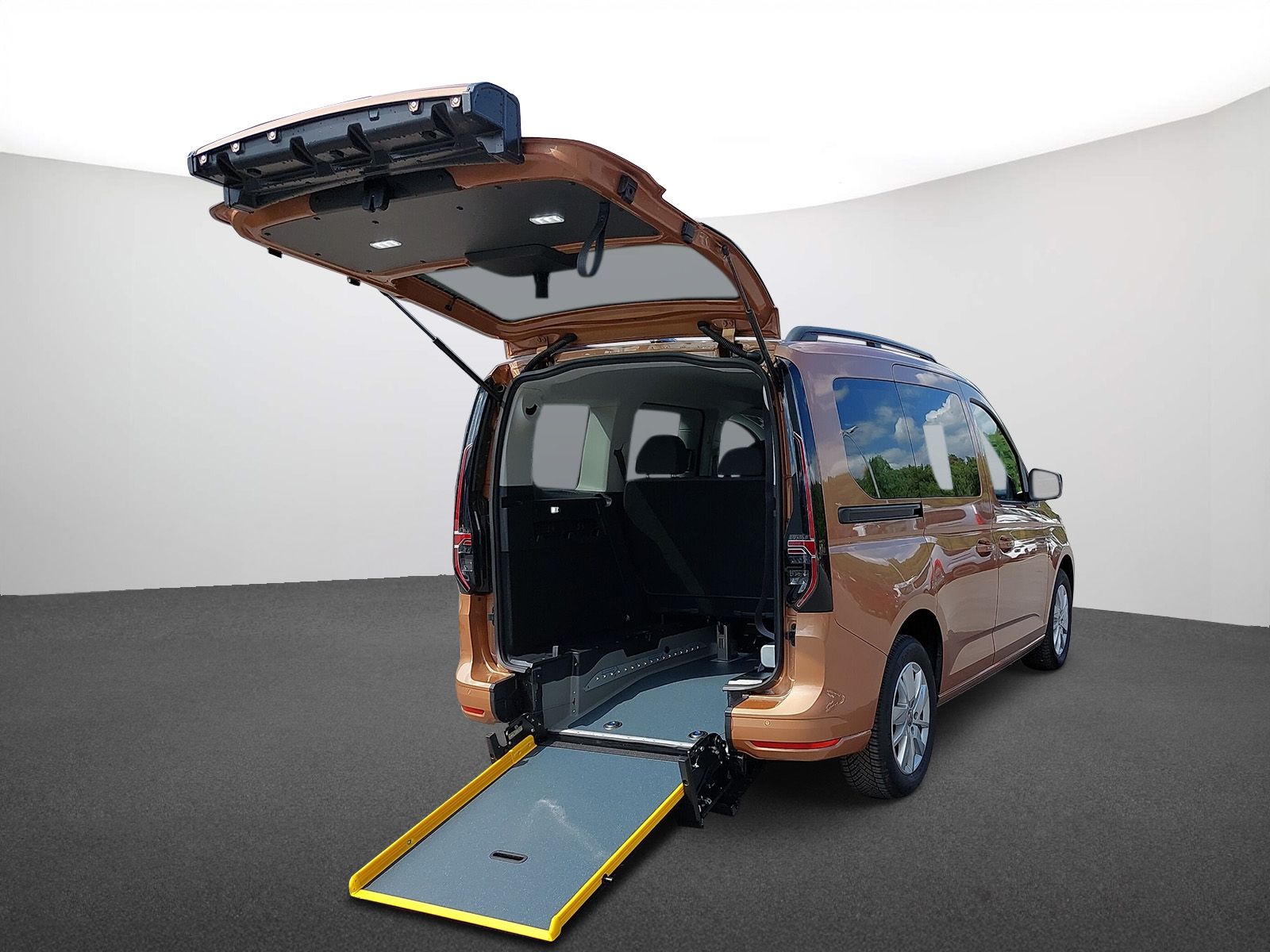 Volkswagen Caddy 1.5 TSI Life Rollstuhlumbau
