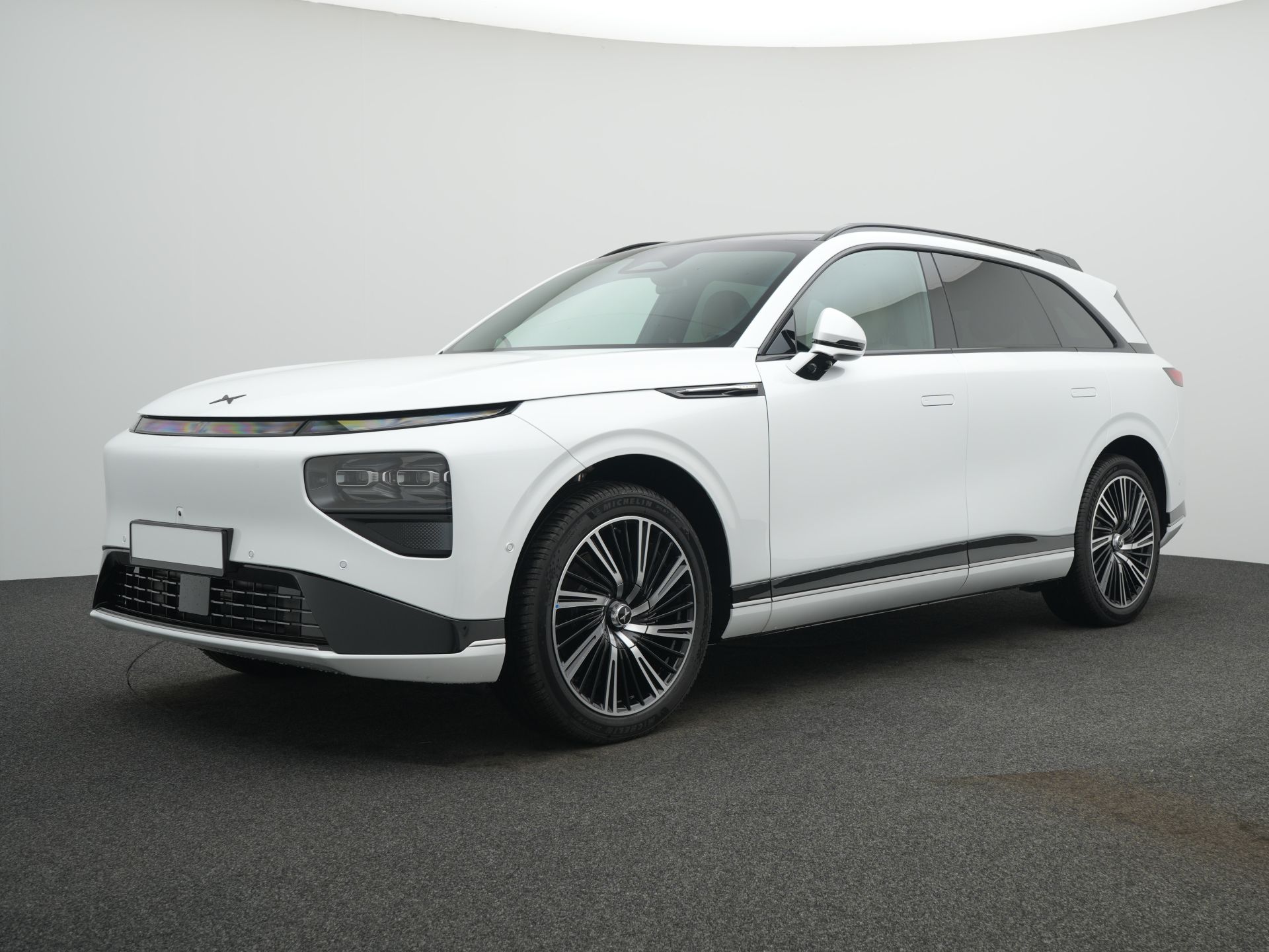 XPeng G9 Performance+ArcticWhite+MoccaNapp+Anhängerkupplung+21Zoll