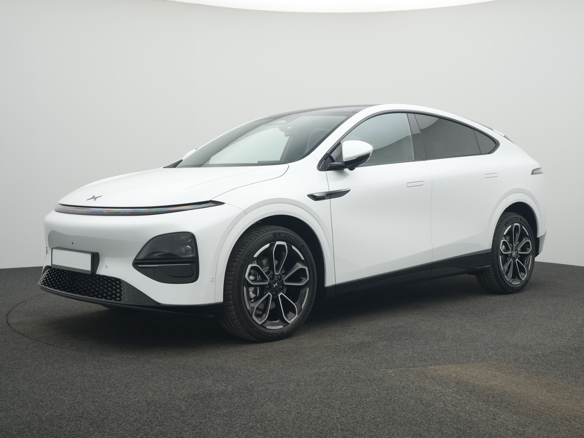 XPeng G6 MY25 Performance+ArcticWhite+Dunkelgrau Nappaleder