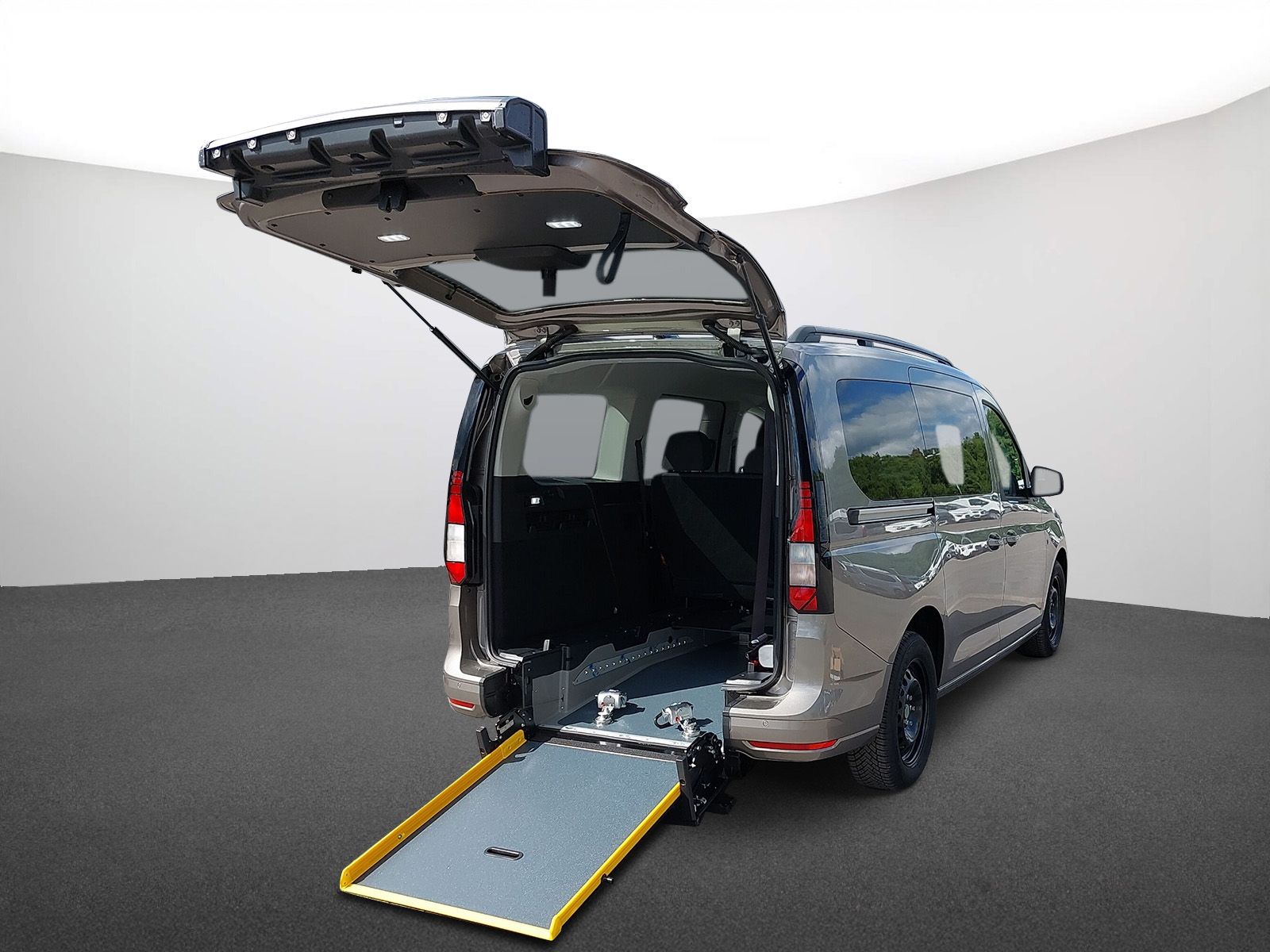 Volkswagen Caddy Maxi 1.5 TSI DSG Rollstuhlumbau