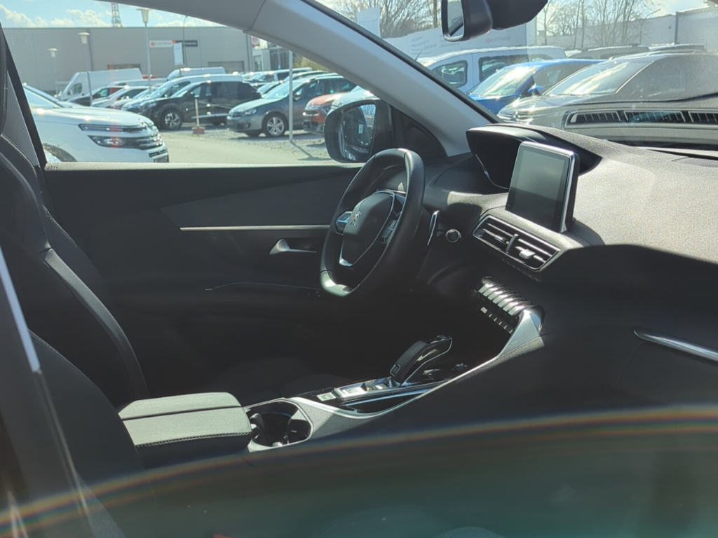 Peugeot 3008 Pure Tech 130 Allure Business EAT8