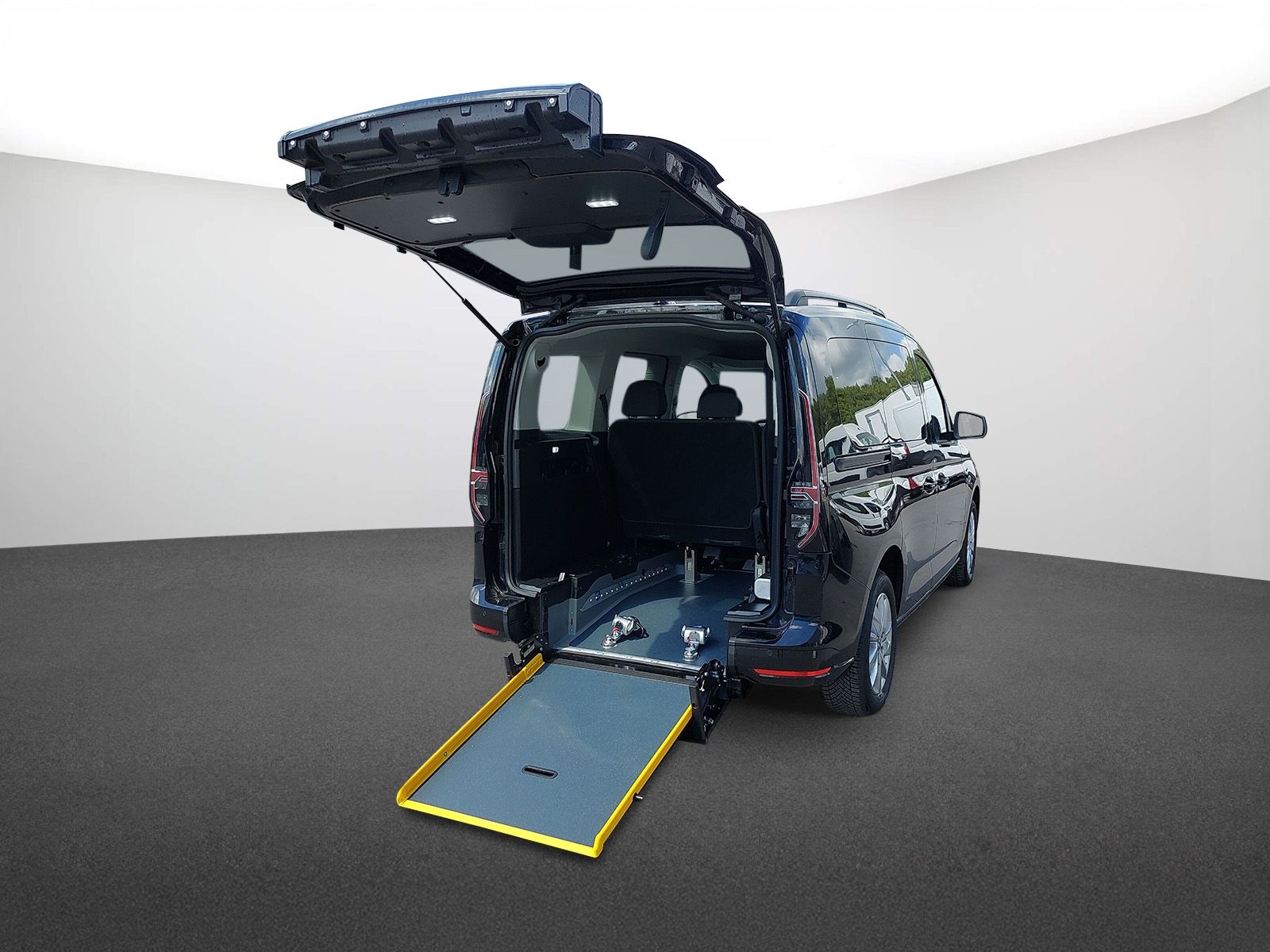 Volkswagen Caddy Life 1.5 TSI Rollstuhlumbau
